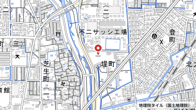 堤運動広場体育館の所在地の地図（出典: 地理院タイル／国土地理院）